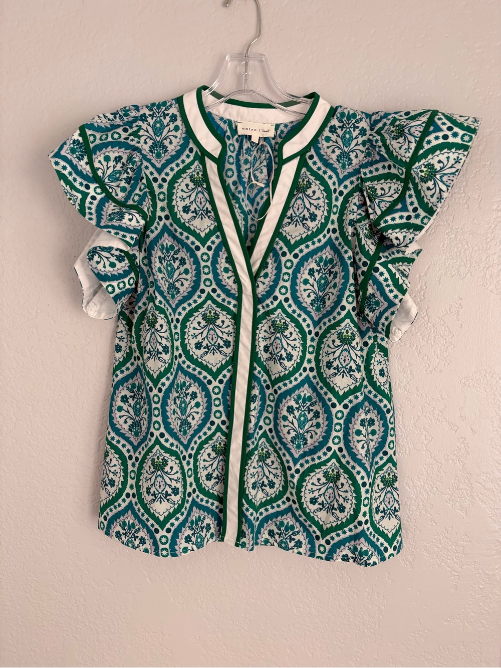 ❤️ NEW entro Green & White Printed Flutter-Sleeve V-Neck Top